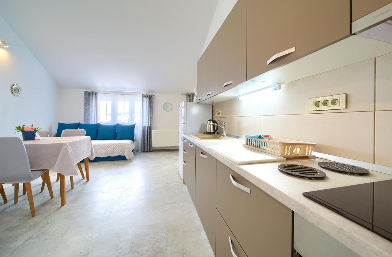 Apartmani Dal Malinska Ngoại thất bức ảnh