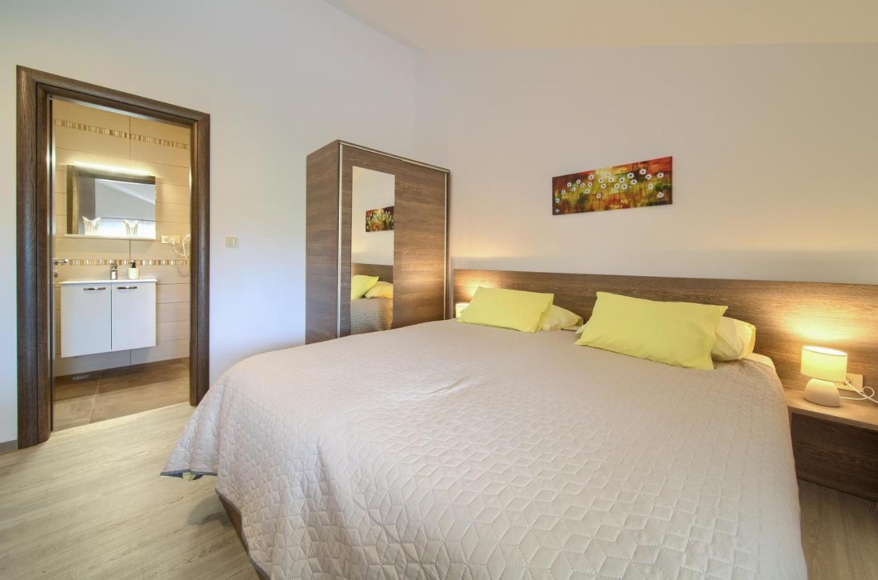Apartmani Dal Malinska Ngoại thất bức ảnh
