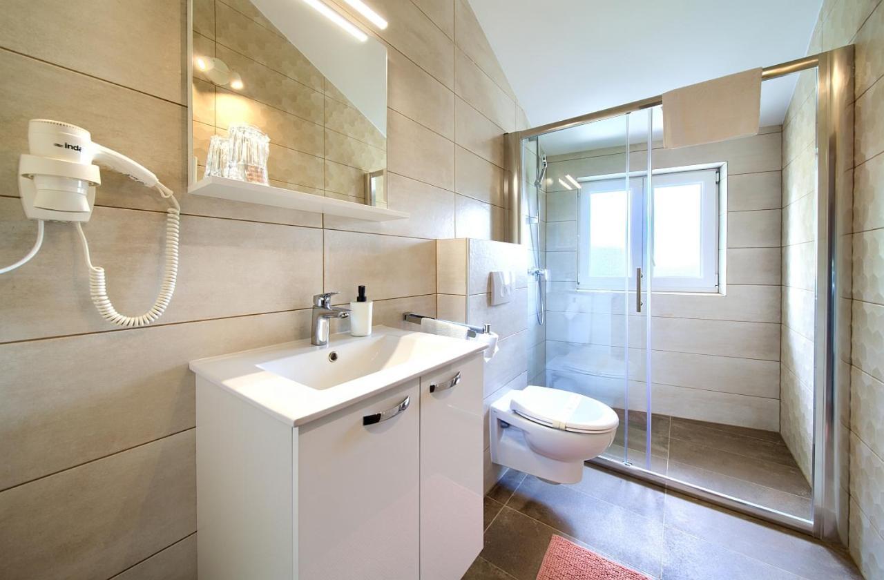 Apartmani Dal Malinska Ngoại thất bức ảnh