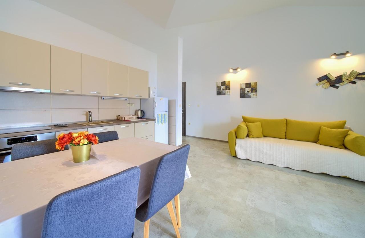 Apartmani Dal Malinska Ngoại thất bức ảnh