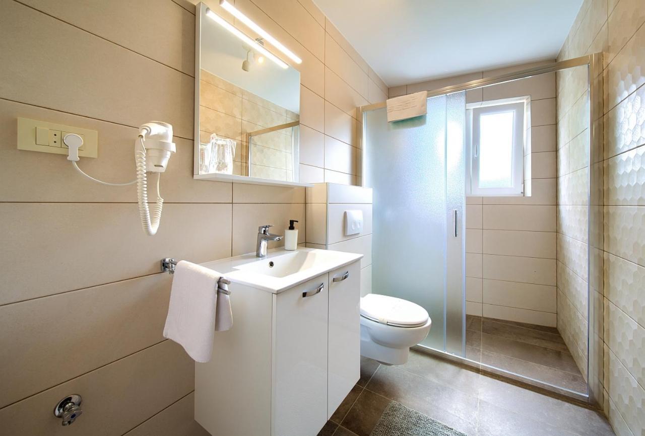 Apartmani Dal Malinska Ngoại thất bức ảnh