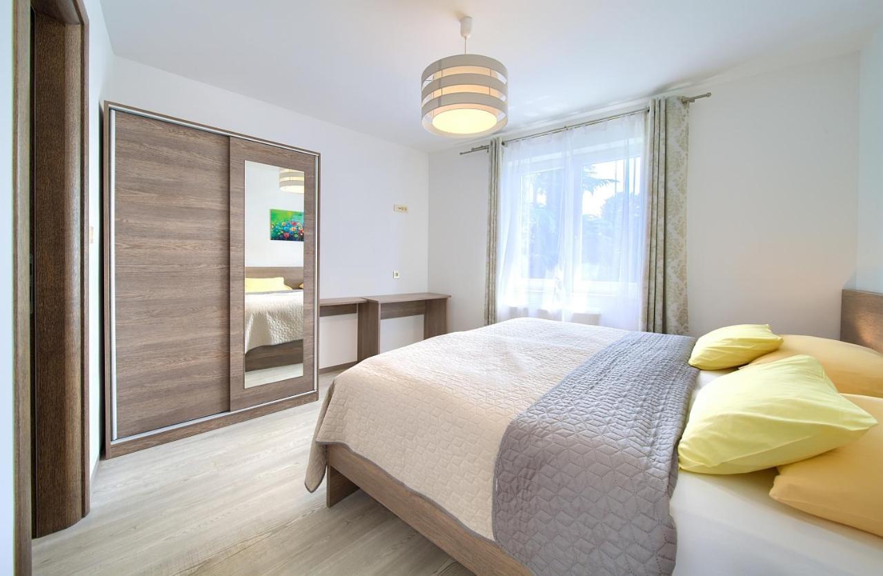 Apartmani Dal Malinska Ngoại thất bức ảnh