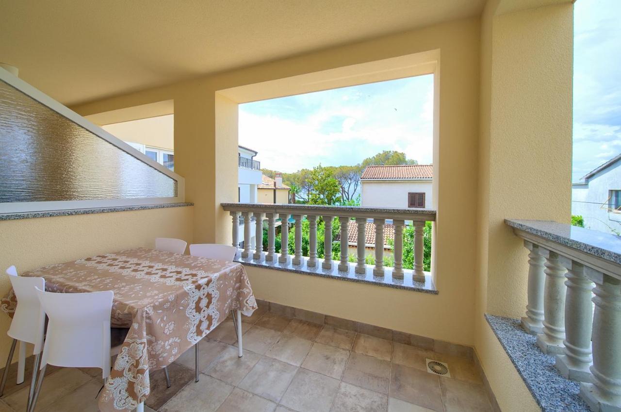 Apartmani Dal Malinska Ngoại thất bức ảnh