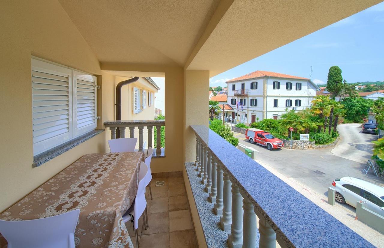 Apartmani Dal Malinska Ngoại thất bức ảnh