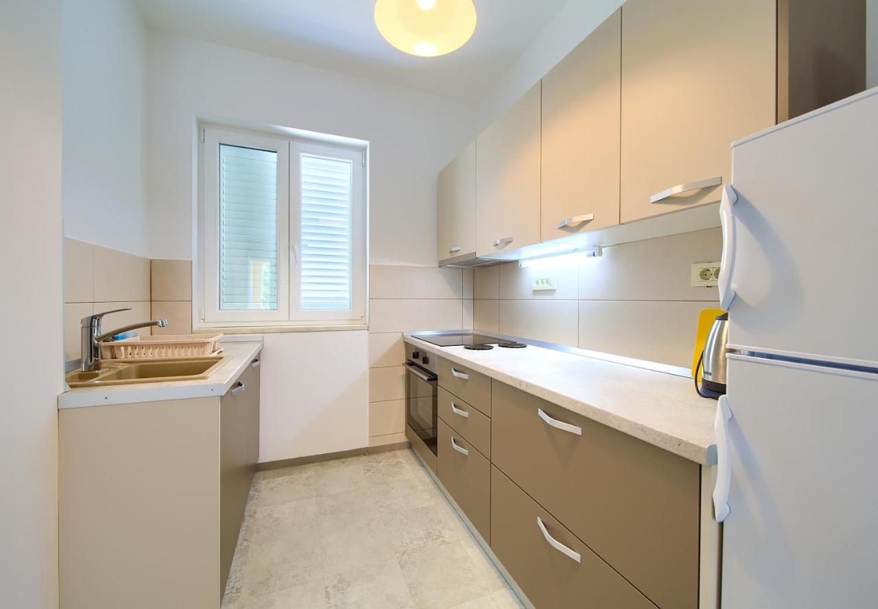 Apartmani Dal Malinska Ngoại thất bức ảnh