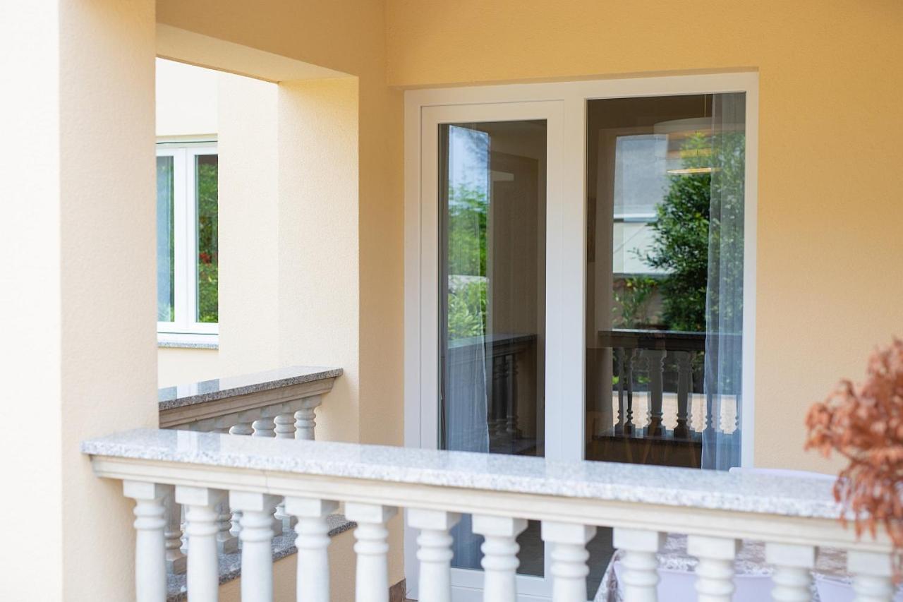 Apartmani Dal Malinska Ngoại thất bức ảnh
