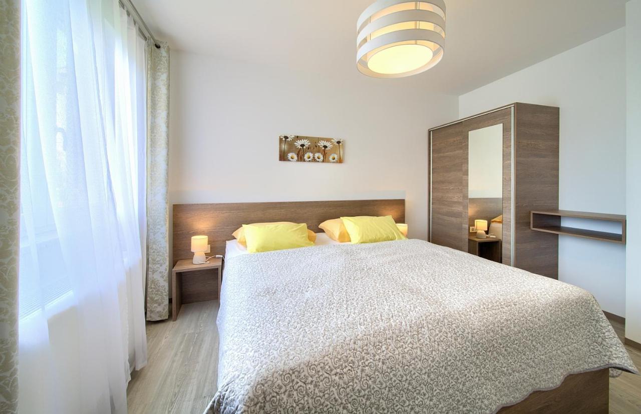 Apartmani Dal Malinska Ngoại thất bức ảnh